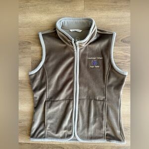 CLEARANCE 
CAKEBREAD CELLARS Napa Valley Branded Brown Sleeveless Fleece Vest